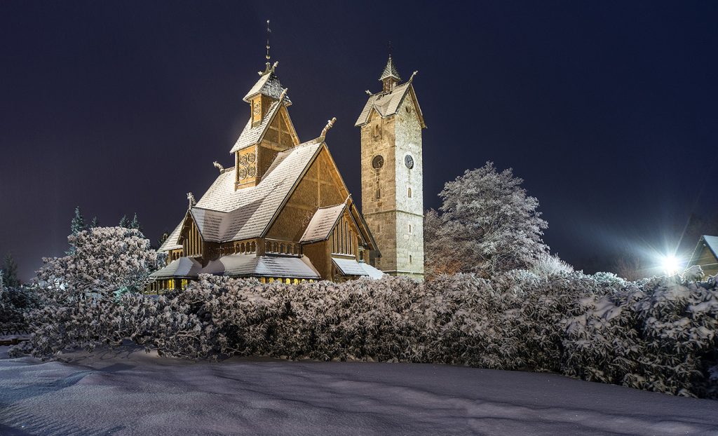 Świątynia Wang w Karpaczu zimą